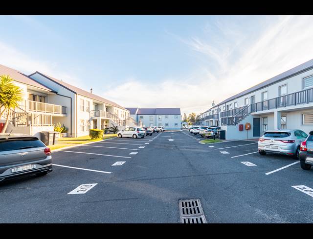 2 BEDROOM APARTMENT SOLD IN BLOUBERG SANDS